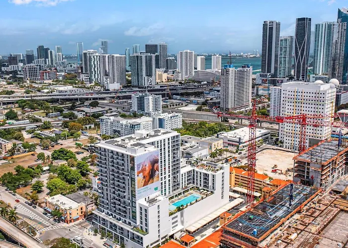Modern 2 Bed Mins From Brickell With Free Parking