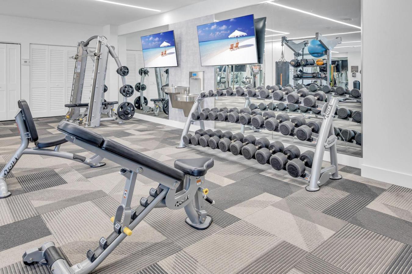 Modern 2 Bed Mins From Brickell With Free Parking Miami
