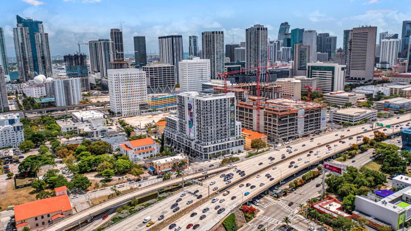 Modern 2 Bed Mins From Brickell With Free Parking Appartement