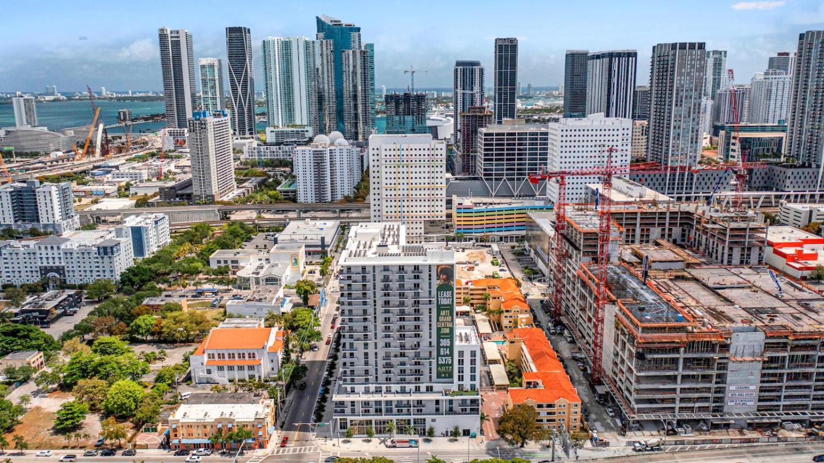 Modern 2 Bed Mins From Brickell With Free Parking Appartement